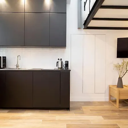 Appartement Maison Sur Cour Calme Et Arboree Paris